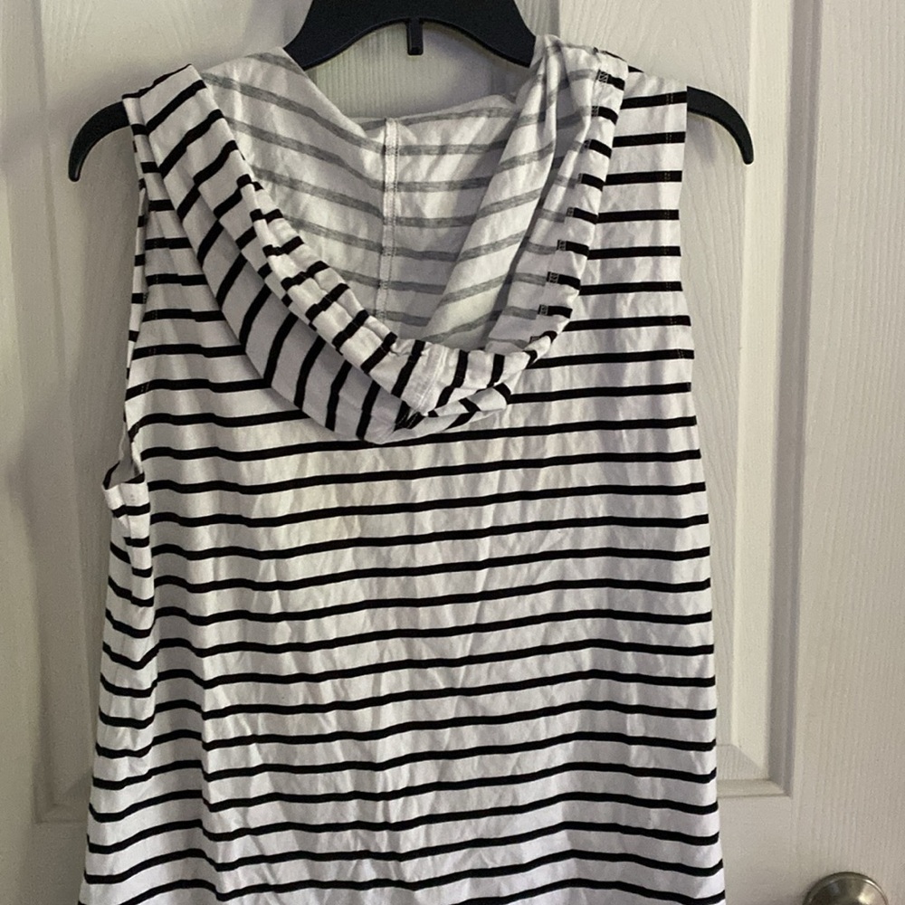Medium size women’s swimsuit coverup - Picture 3 of 3